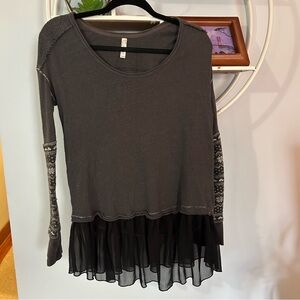Free People Women's XS Extra Small Gray Grey Black Ruffle Long Sleeve Shirt